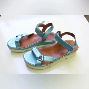 L’ Amour Des Pieds sandals